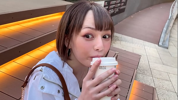 来自乡村的捷径女大生，酒吧的海报女郎。 性格开朗，精力充沛的女。 她在女牛仔 SEX 中摇晃臀部。 日本业余自制色情片。小穴/逼 乳交 性交/做爱 偷拍 穴 正常位 骑乘位 后入 口交 婊子 清纯系 女孩 鸡巴 萝莉 人妻 NTR，牛头人 手穴 高潮喷水 风俗 爱情旅馆 花心 偷窥 颜射 内射 射精