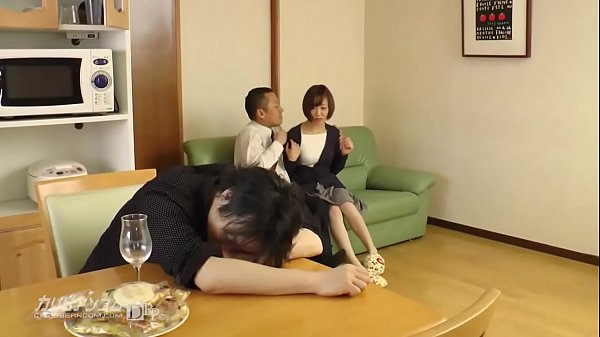 夫の目の前で妻が ～結婚祝いにきた上司の罠～ 2
